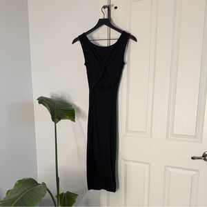 Anistar Chic Black Midi Dress